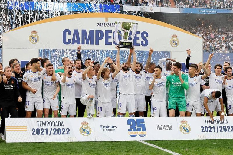 Tháng 5/2022, sau 34 vòng đấu của La Liga và thắng Espanyol, Real Madrid lên ngôi vô địch La Liga. Đội bóng hoàng gia có 81 điểm, nhiều hơn đội xếp sau là Sevilla đến 17 điểm khi mùa giải chỉ còn 4 vòng đấu.
