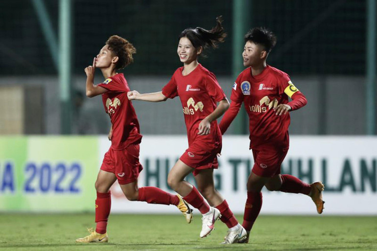 Phong Phú Hà Nam sớm chiếm lĩnh thế trận.