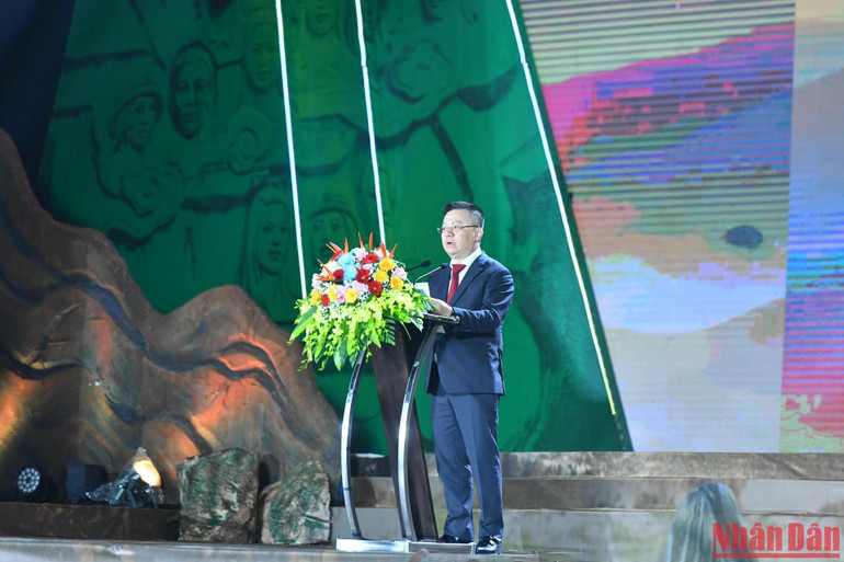 Đồng chí Lê Quốc Minh, Ủy viên Trung ương Đảng, Tổng Biên tập Báo Nhân Dân, Phó Trưởng Ban Tuyên giáo Trung ương, Chủ tịch Hội Nhà báo Việt Nam phát biểu tại Chương trình. (Ảnh: ĐĂNG KHOA)