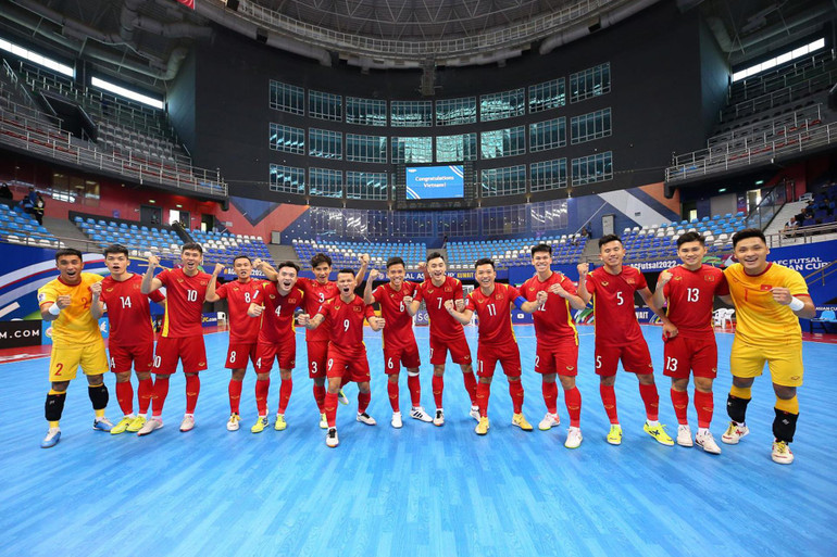 Đội tuyển futsal Việt Nam ăn mừng chiến thắng. (Ảnh: AFC)