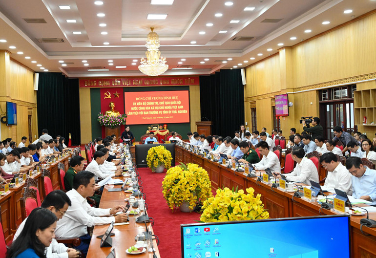 Quang cảnh buổi làm việc với Ban Thường vụ Tỉnh ủy Thái Nguyên.