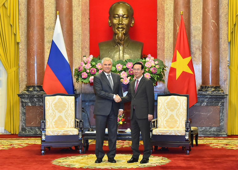 Chủ tịch nước Võ Văn Thưởng và Chủ tịch Duma Quốc gia Quốc hội Liên bang Nga Vyacheslav Viktorovich Volodin tại buổi tiếp. (Ảnh: THỦY NGUYÊN)