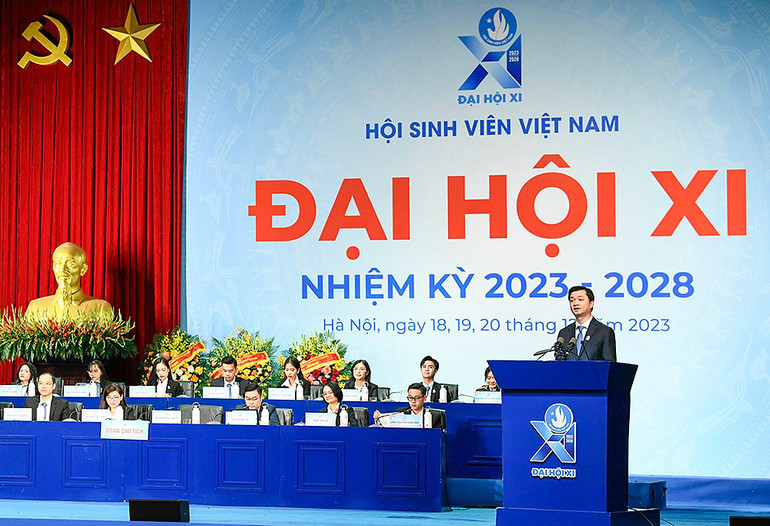 Đồng chí Nguyễn Minh Triết đọc diễn văn bế mạc Đại hội.