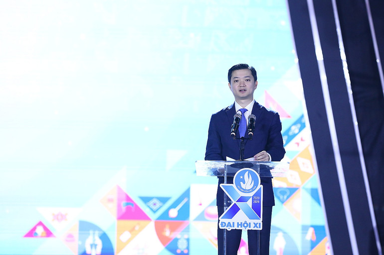 Chủ tịch Hội Sinh viên Việt Nam khóa XI Nguyễn Minh Triết phát biểu ý kiến tại đêm chung kết. Chủ tịch Hội Sinh viên Việt Nam khóa XI Nguyễn Minh Triết phát biểu ý kiến tại đêm chung kết.