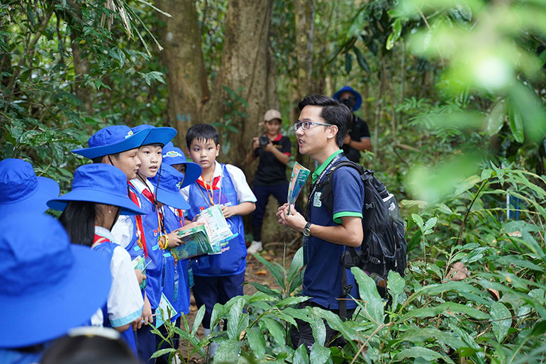 Đại biểu thiếu nhi trong khuôn khổ Hành trình. Đại biểu thiếu nhi trong khuôn khổ Hành trình.