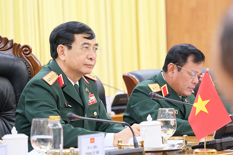 Đại tướng Phan Văn Giang phát biểu ý kiến tại buổi hội đàm.