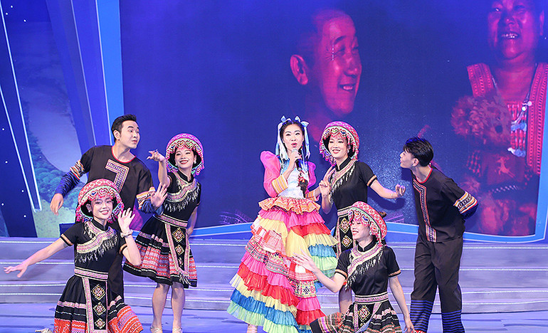 Một tiết mục văn nghệ tại chương trình do ca sĩ Hà Myo, Gương mặt trẻ Việt Nam tiêu biểu năm 2022, trình bày tại buổi lễ. Một tiết mục văn nghệ tại chương trình do ca sĩ Hà Myo, Gương mặt trẻ Việt Nam tiêu biểu năm 2022, trình bày tại buổi lễ.