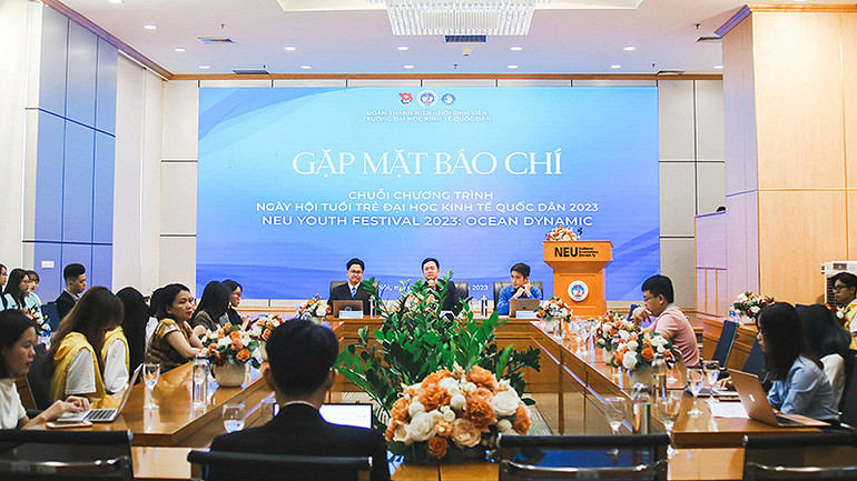 Toàn cảnh buổi gặp mặt báo chí.