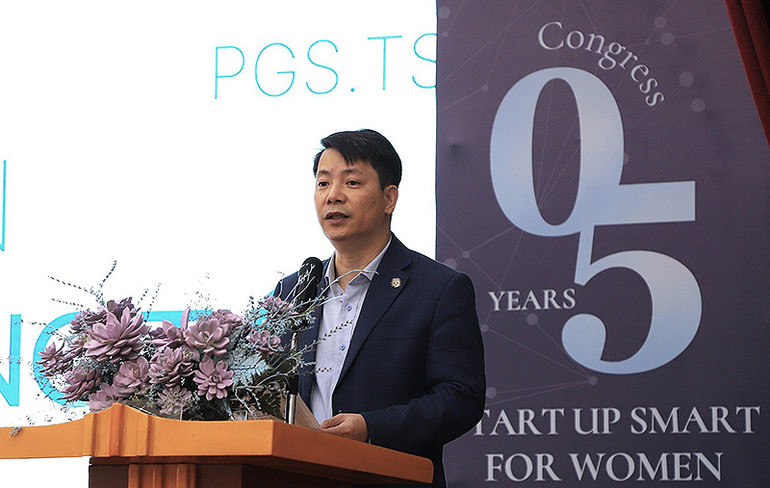 PGS.TS Trần Quang Tiến phát biểu ý kiến tại hội nghị.