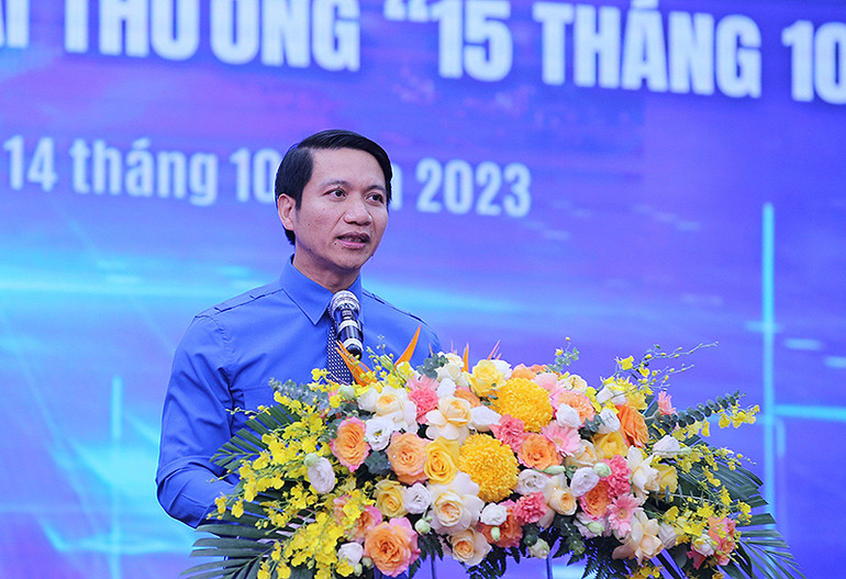 Đồng chí Nguyễn Ngọc Lương đọc diễn văn kỷ niệm tại buổi lễ.