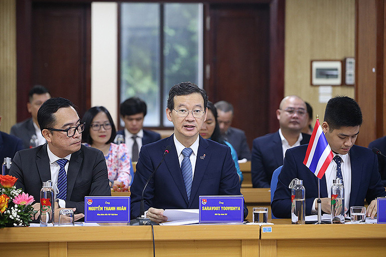 Ông Saravoot Yoovidhya, CEO Tập đoàn TCP (Thái Lan) và các thành viên Đoàn đại biểu TCP.