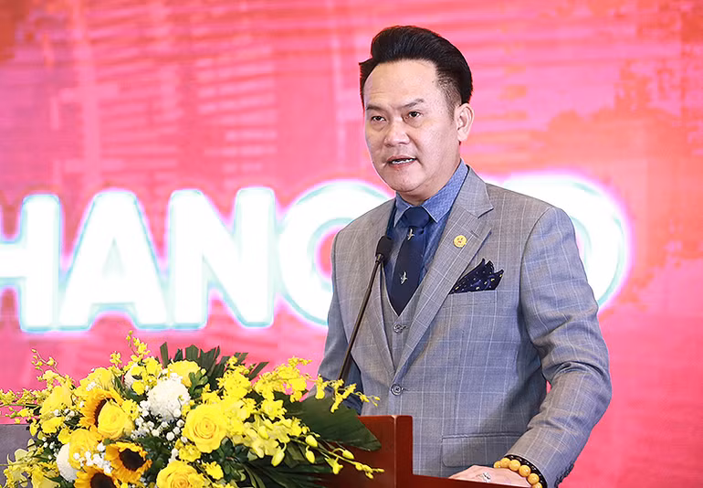 Chủ tịch Hội Doanh nhân trẻ Việt Nam Đặng Hồng Anh phát biểu ý kiến tại Tọa đàm.