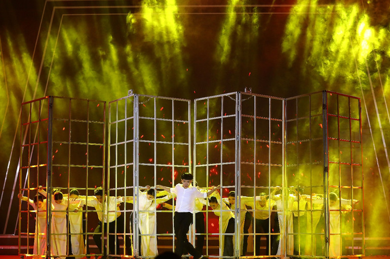 Tiết mục giành giải nhất của Câu lạc bộ văn nghệ xung kích CKT. Tiết mục giành giải nhất của Câu lạc bộ văn nghệ xung kích CKT.