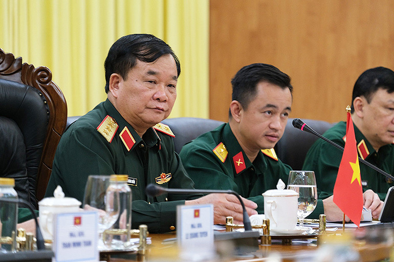 Thượng tướng Hoàng Xuân Chiến phát biểu ý kiến tại chương trình Đối thoại.