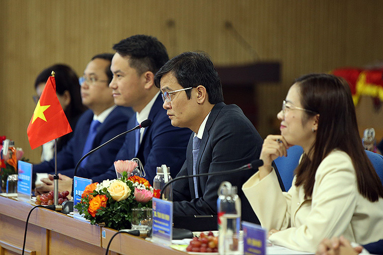 Đồng chí Bùi Quang Huy phát biểu ý kiến tại buổi làm việc.