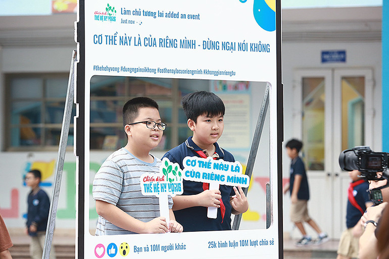 Những công cụ truyền thông do chính các em học sinh thực hiện.