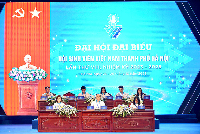 Đoàn Chủ tịch Đại hội tại phiên làm việc thứ nhất.