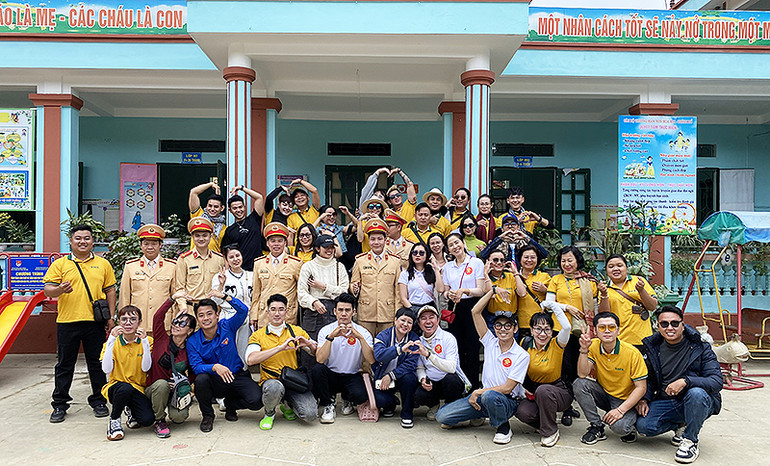 Các thành viên đoàn tình nguyện.