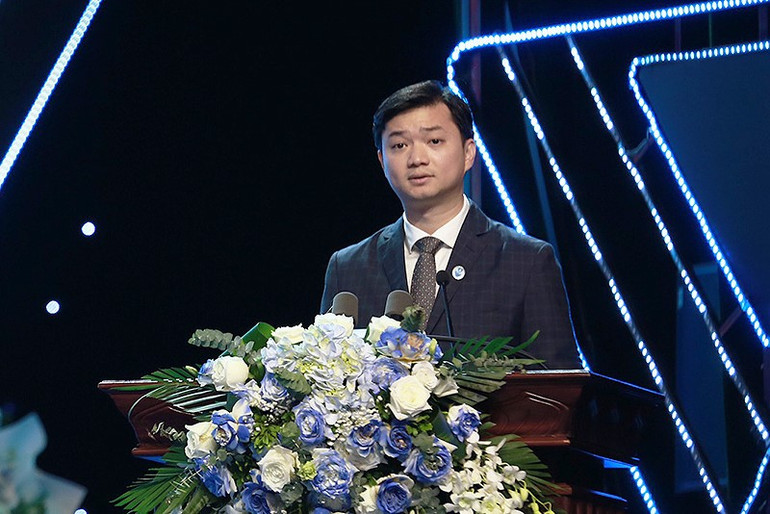 Đồng chí Nguyễn Minh Triết phát biểu ý kiến tại Đại hội.