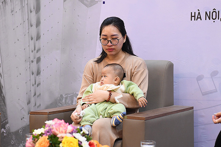 Các nạn nhân vụ cháy xúc động chia sẻ câu chuyện vượt khó khăn tại chương trình.