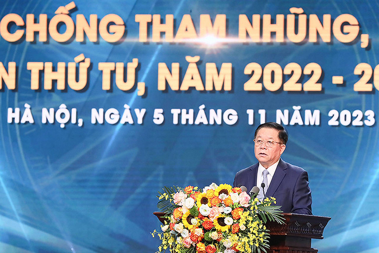 Đồng chí Nguyễn Trọng Nghĩa phát biểu ý kiến tại buổi lễ.