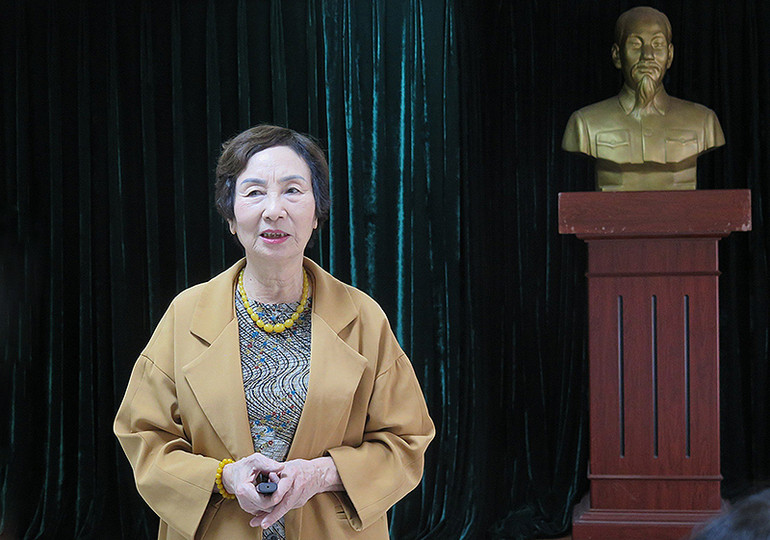 PGS.TS Bùi Thị An chia sẻ ý kiến tại hội thảo.