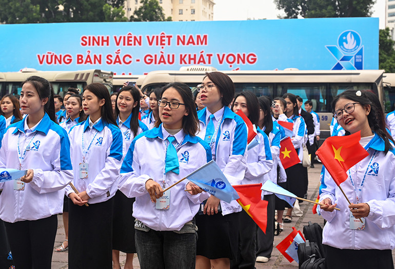 Đại biểu từ khắp mọi miền Tổ quốc về dự Đại hội.