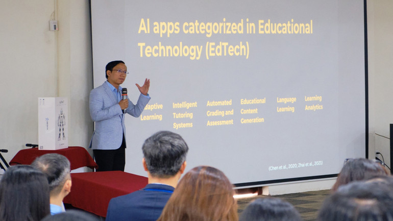 Chuyên gia chia sẻ về bảo vệ sự riêng tư và bảo mật của học sinh. (Ảnh: ĐÌNH PHÚC)