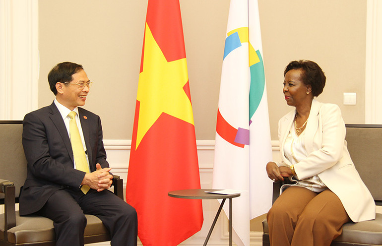 Tổng Thư ký Louise Mushikiwabo: Cộng đồng Pháp ngữ ủng hộ và sẵn sàng làm cầu nối thúc đẩy quan hệ kinh tế-thương mại-đầu tư giữa Việt Nam và các nước Pháp ngữ.