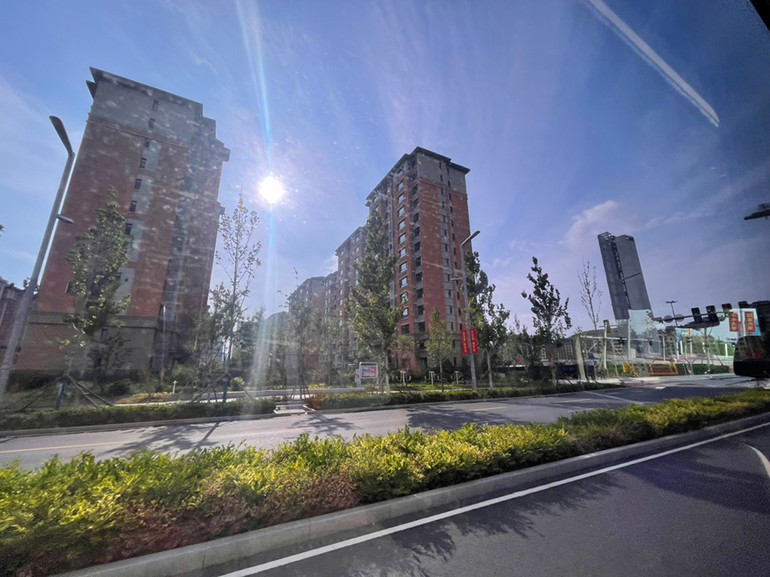 Một góc Khu mới Hùng An ở tỉnh Hà Bắc. (Ảnh: NHẬT BẮC)