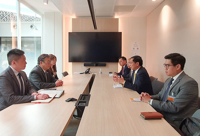 Bộ trưởng Bùi Thanh Sơn tiếp Cục trưởng Cục Phát triển kinh tế và thương mại Hongkong (Trung Quốc) Algernon Yau Ying-wah.