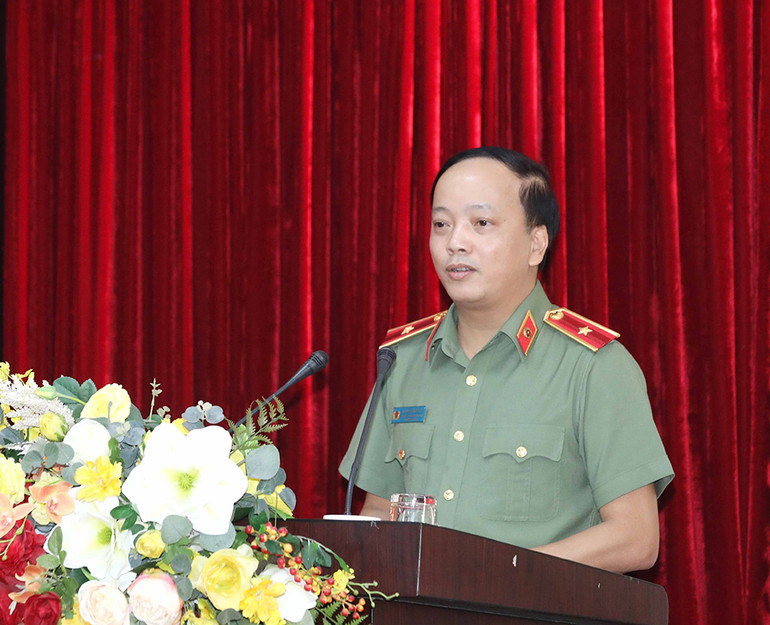 Thiếu tướng Đặng Hồng Đức, Chánh Văn phòng Bộ Công an thông tin tại hội nghị.