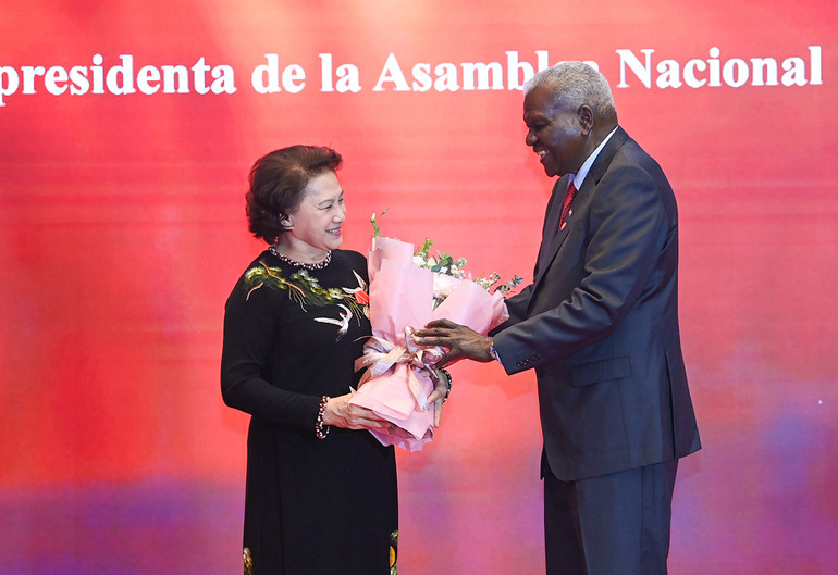 [Ảnh] Lễ trao Huân chương cao quý của nước Cộng hòa Cuba tặng lãnh đạo Quốc hội Việt Nam ảnh 7