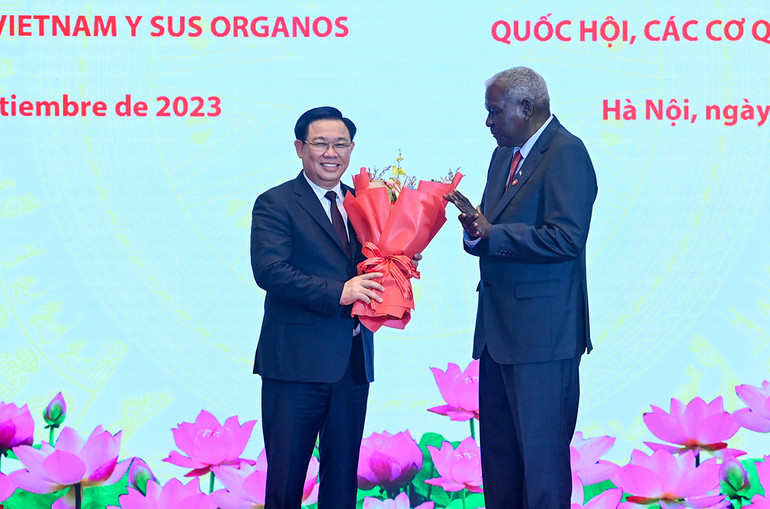 [Ảnh] Lễ trao Huân chương cao quý của nước Cộng hòa Cuba tặng lãnh đạo Quốc hội Việt Nam ảnh 6