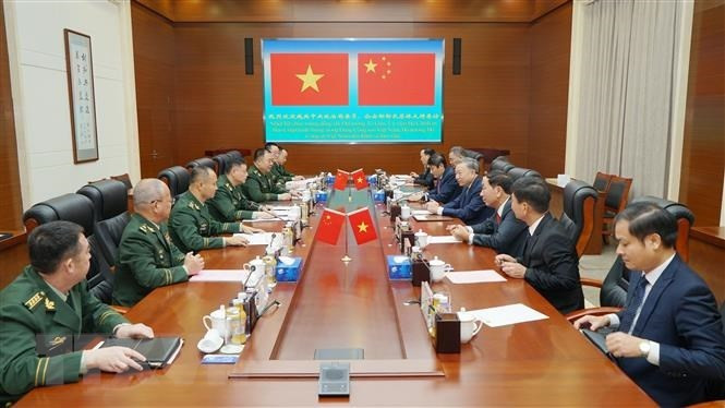 Bộ trưởng Tô Lâm hội kiến với Thượng tướng Vương Xuân Ninh, Tư lệnh Bộ đội Cảnh sát Vũ trang Nhân dân Trung Quốc. (Ảnh: TTXVN)