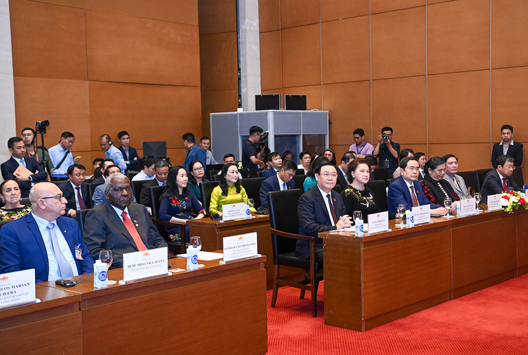 [Ảnh] Lễ trao Huân chương cao quý của nước Cộng hòa Cuba tặng lãnh đạo Quốc hội Việt Nam ảnh 1