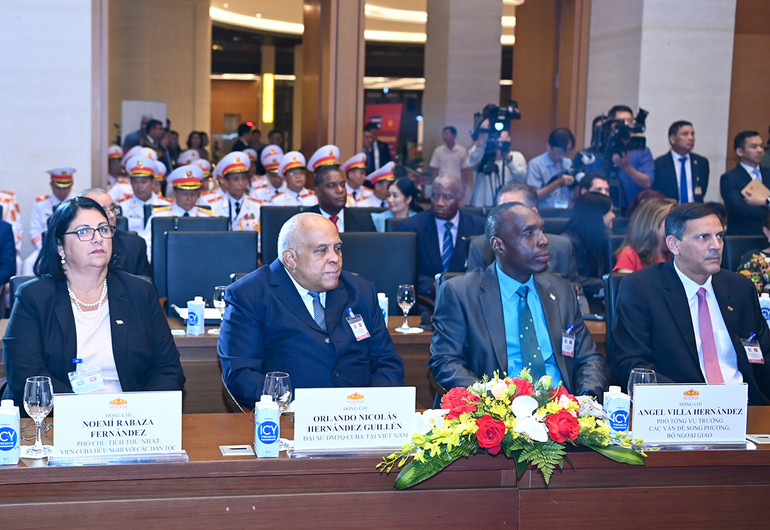 [Ảnh] Lễ trao Huân chương cao quý của nước Cộng hòa Cuba tặng lãnh đạo Quốc hội Việt Nam ảnh 4