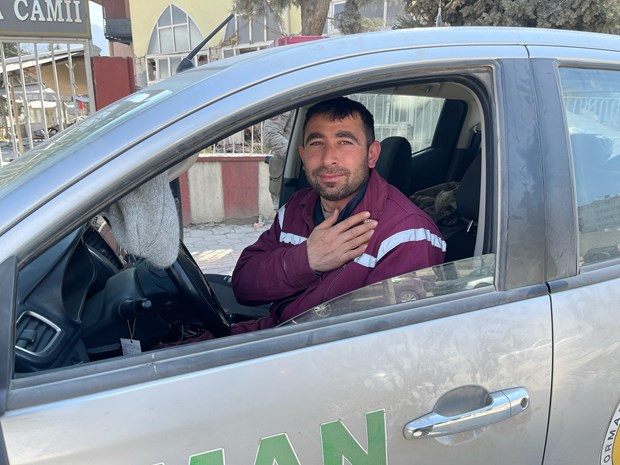 Người dân Thổ Nhĩ Kỳ cảm kích khi thấy đoàn đoàn công tác cứu hộ, cứu nạn của Quân đội nhân dân Việt Nam.