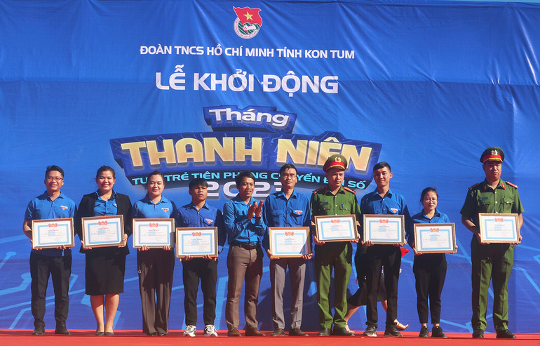 Khen thưởng tập thể có thành tích xuất sắc trong triển khai và thực hiện Chương trình Tình nguyện mùa đông năm 2022, Xuân tình nguyện năm 2023.