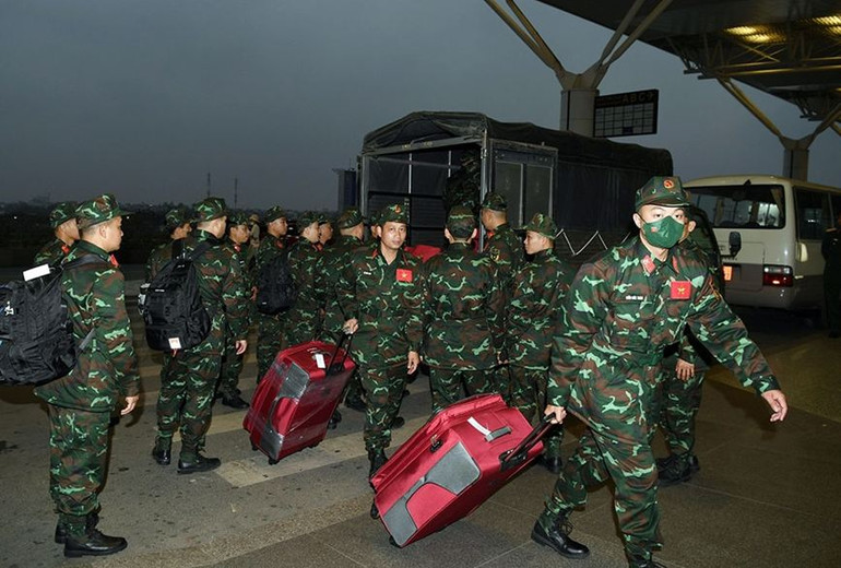 Đoàn Bộ tư lệnh Công binh vào Cảng hàng không quốc tế quốc tế Nội Bài.