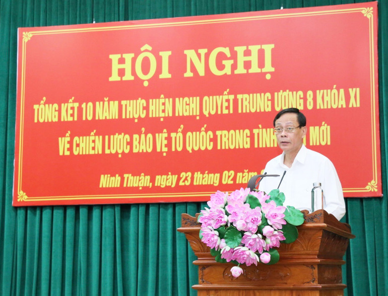 Đồng chí Nguyễn Đức Thanh phát biểu tiếp thu những ý kiến chỉ đạo của đồng chí Nguyễn Trọng Nghĩa tại Hội nghị.