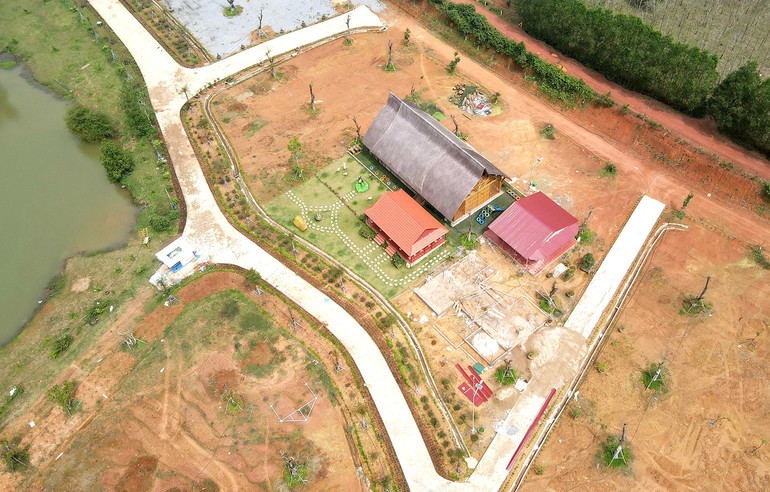 Các công trình được ông Bùi Mạnh Dũng xây dựng trái phép trên đất nông nghiệp. Các công trình được ông Bùi Mạnh Dũng xây dựng trái phép trên đất nông nghiệp.