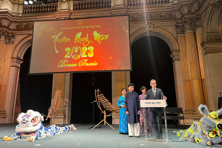 Phó thị trưởng thứ nhất của Paris, ông Emmanuel Grégoire, gửi lời chúc tốt đẹp nhất tới cộng đồng người Việt tại Pháp.