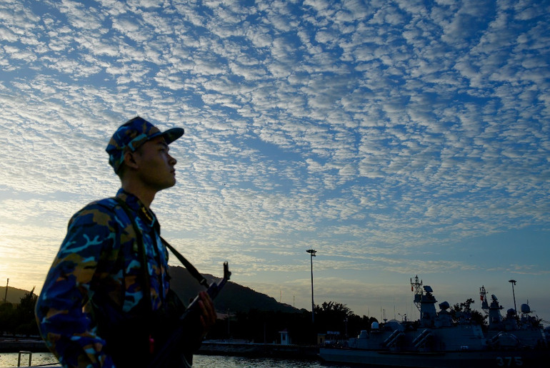 Bình minh trên biển.