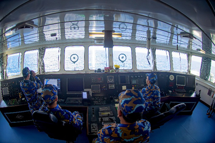 Các chiến sĩ trẻ có đầy đủ kiến thức, kinh nghiệm điều hành cũng như làm chủ các thiết bị hiện đại của tàu.