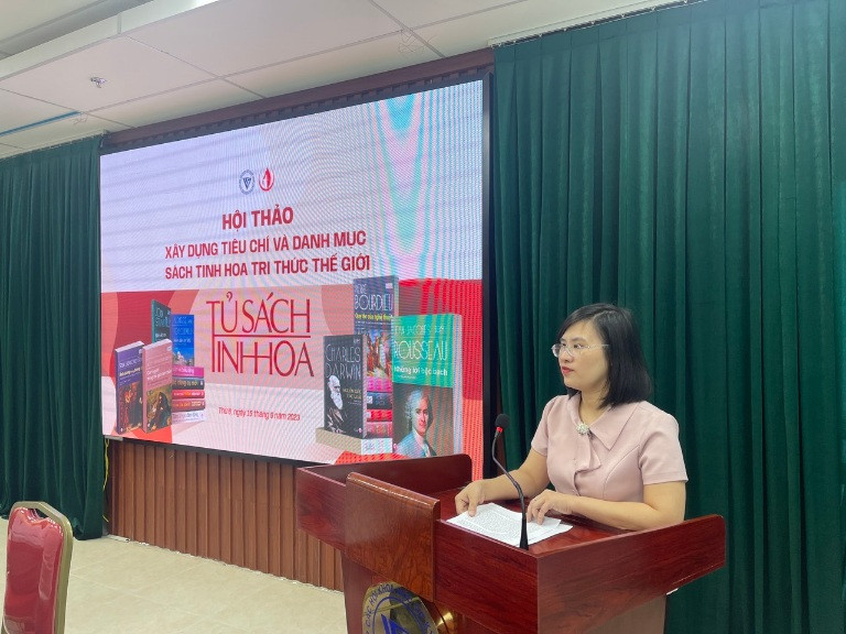 Giám đốc, Tổng biên tập Nhà xuất bản Tri thức Phạm Thị Bích Hồng phát biểu. Giám đốc, Tổng biên tập Nhà xuất bản Tri thức Phạm Thị Bích Hồng phát biểu.