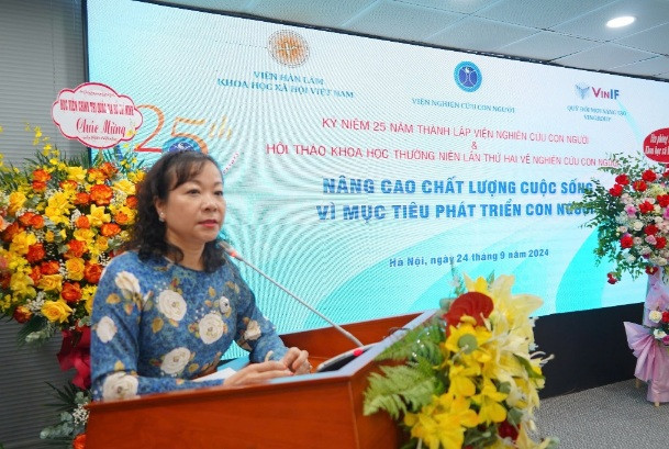 Phó Giáo sư, Tiến sĩ Nguyễn Thị Hoài Lê, Viện trưởng Viện Nghiên cứu con người, phát biểu đề dẫn Hội thảo. Phó Giáo sư, Tiến sĩ Nguyễn Thị Hoài Lê, Viện trưởng Viện Nghiên cứu con người, phát biểu đề dẫn Hội thảo.