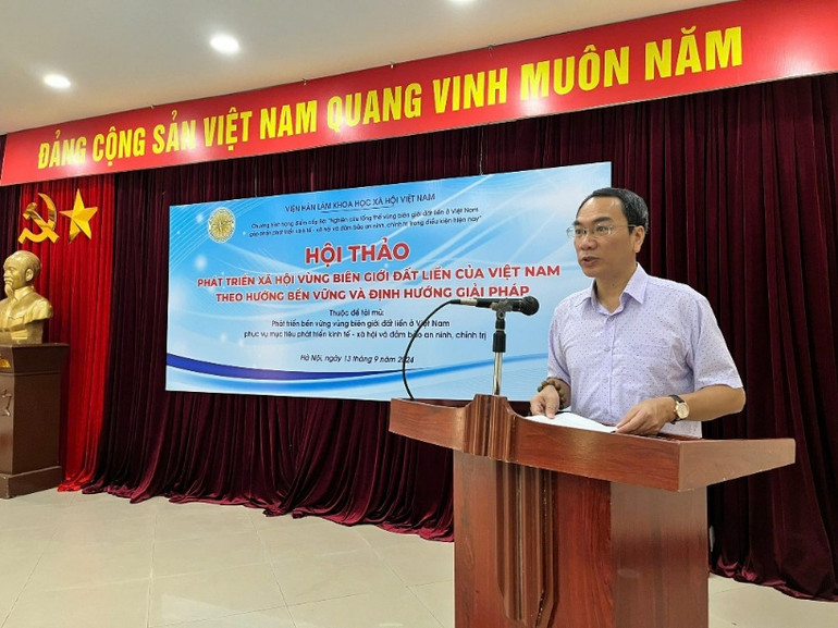 Phó Giáo sư, Tiến sĩ Chu Văn Tuấn, Viện trưởng Viện Nghiên cứu Tôn giáo phát biểu khai mạc hội thảo