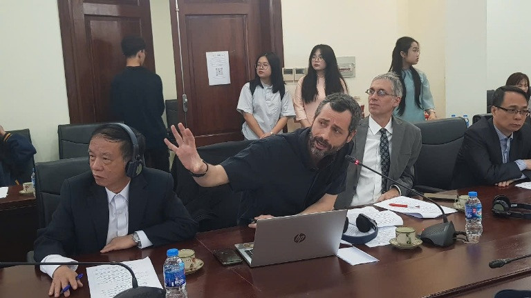 Tiến sĩ Emmanuel Panniers - Viện Nghiên cứu Phát triển Pháp trình bày nghiên cứu về vận động di sản địa phương để phát triển du lịch sinh thái ở miền núi phía bắc Việt Nam.