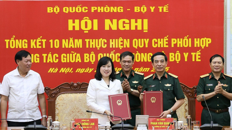 Ký kết Quy chế phối hợp giữa Bộ Quốc phòng và Bộ Y tế.